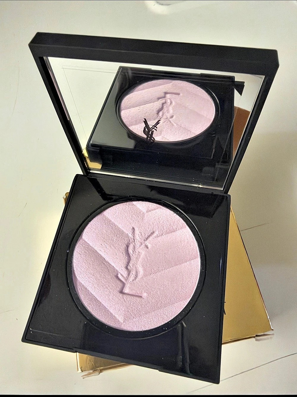 Yves Saint Laurent All Hours Hyper Luminize Powder Highlighter in Shade Lavender
